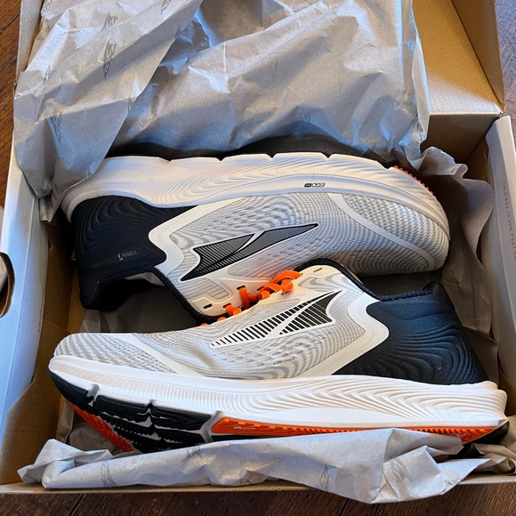 Altra Other - Altra Men’s Torin 5 running shoes size 8 orange white and black